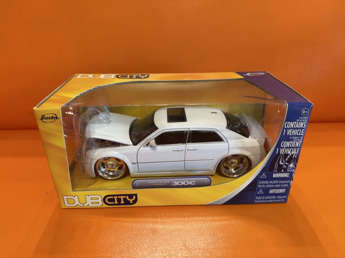 CHRYSLER 300C 1/24スケール DUB CITY Jada ミニカー アメ車 Toys