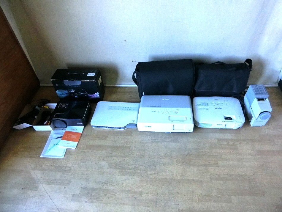プロジェクター まとめ約5点 EPSON EB-W10/EMP-822/CASIO XJ-A230/CABIN-Ⅲ/YABER Y60/投影 会議 オフィス 【TT122】