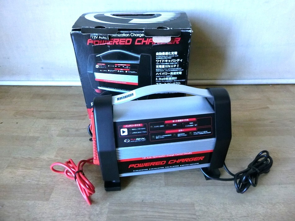 カー用品 バッテリーチャージャー POWERED CHARGER 箱有り 通電のみ確認済み 充電 バッテリー上がり 応急 緊急【TT121】