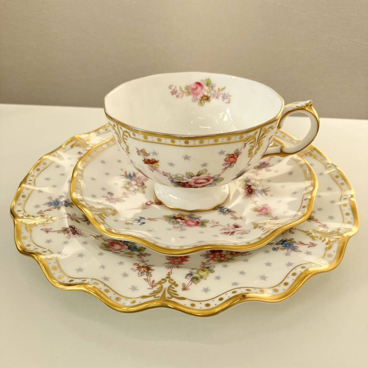 Royal CROWN DERBY ロイヤルクラウンダービー カップ＆ソーサー 大皿 金彩 花柄 金彩 T2918