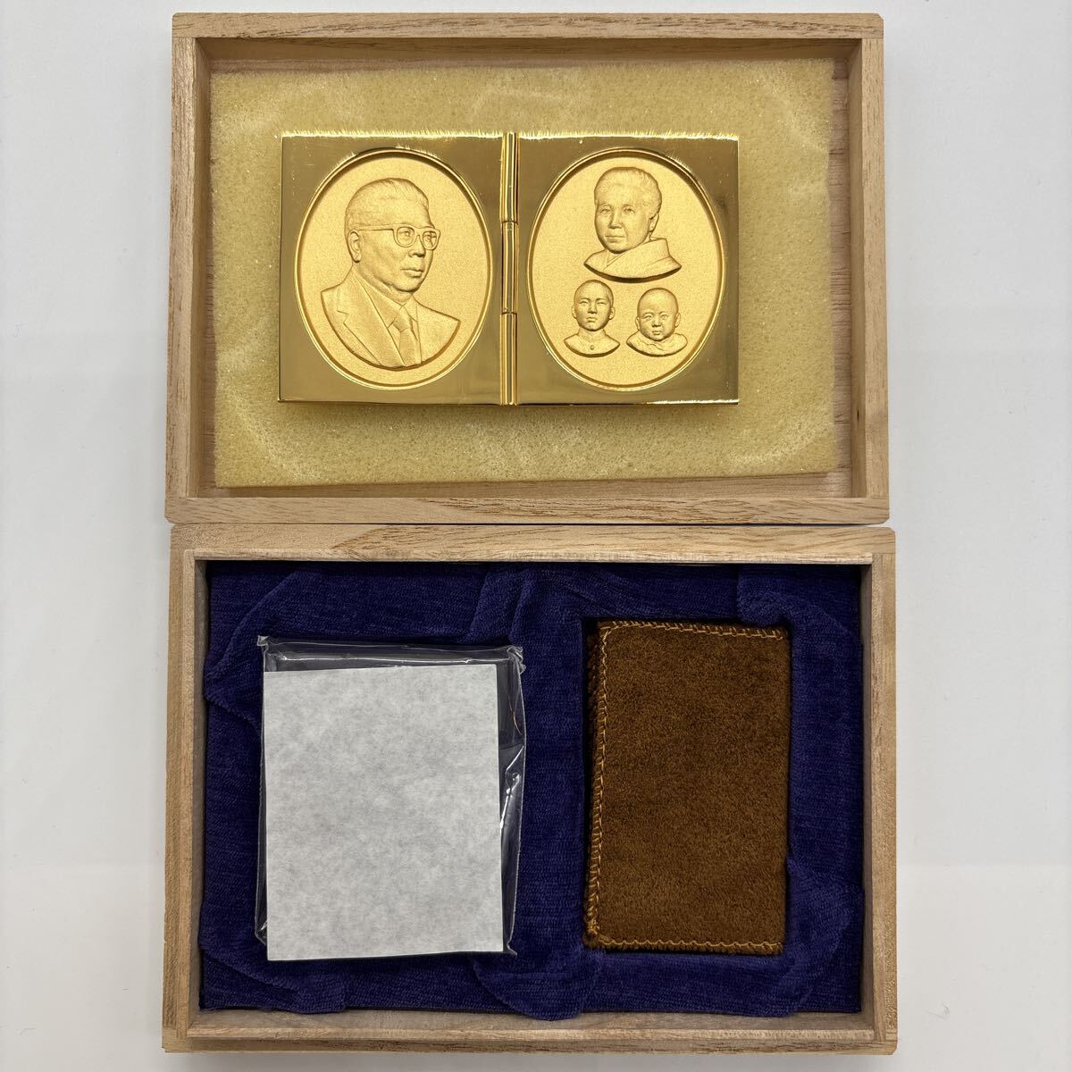 真如苑 伊藤真乗 真如教主 ゴールド レリーフ 重量約122g 三霊尊 記念品 双親様 両童児様 木箱入り 