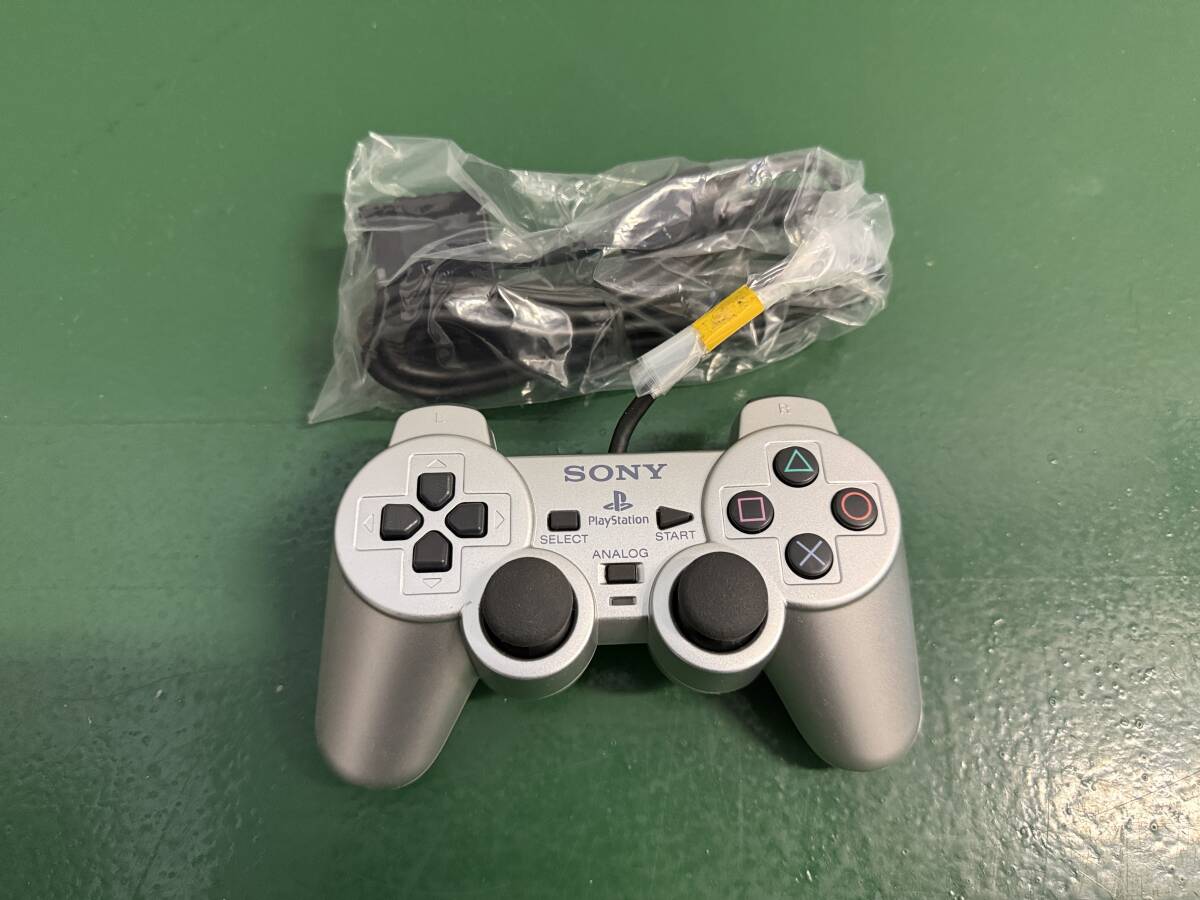 7013 SONY ソニー PS2 プレイステーション2 コントローラー デュアルショック2 シルバー SCPH-10010 動作未確認 