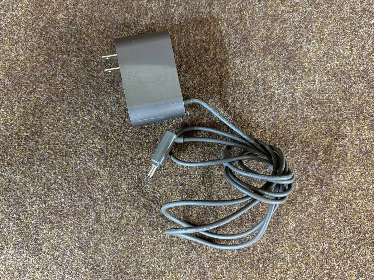 60 葉／動作確認済 dyson ダイソン 純正 掃除機 充電器 ACアダプター 205720-04 正規品 定形外・レタパプラス発送可