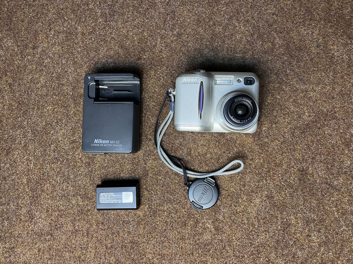 60*葉★Nikon COOLPIX E885 デジタルカメラ バッテリー　MH-52・充電器付 ニコン クールピクス　ジャンク