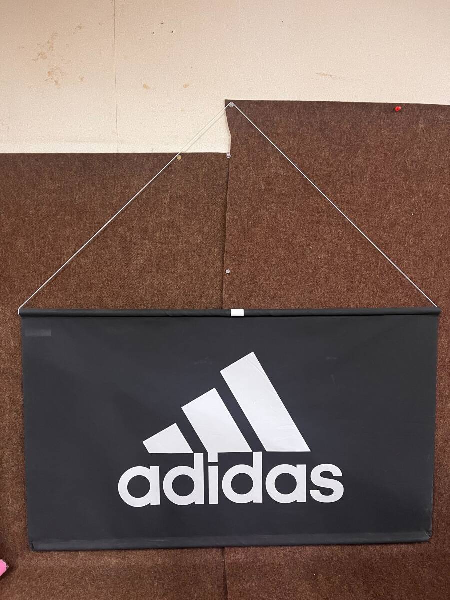 120*葉★adidas アディダス タペストリー ロゴ バナー 店舗用 約100×60cm ブラック 黒 旗 ディスプレイ 吊り下げ 大型 販促