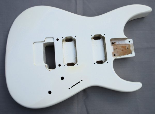 FERNANDES　フェルナンデス　FRボディ　初期型の後期　2ハム　アクティブ対応　白　程度良し　88年製FERNANDES FR-75