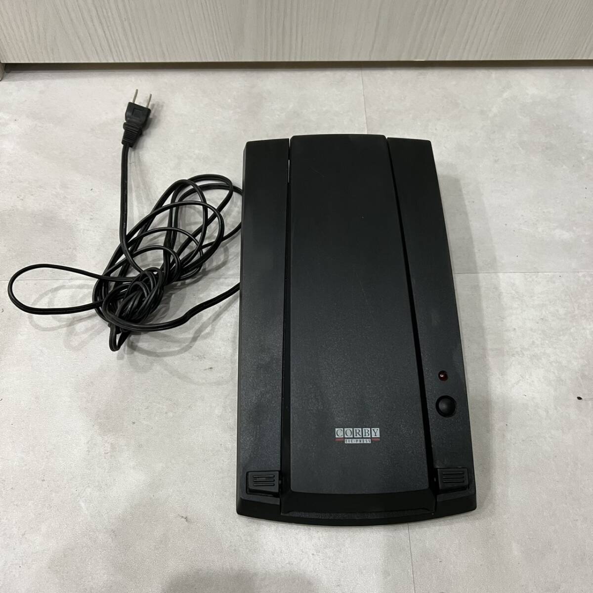【TG-714】通電確認済 CORBY コルビー ネクタイプレッサー TP14J イギリス製 英国 ネクタイ シワ伸ばし プレッサー 出張 持ち運び 希少