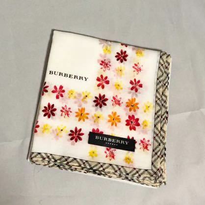 【新品】バーバリー Burberry ハンカチ オフホワイト お花 ふちチェック 透かし柄 薄手