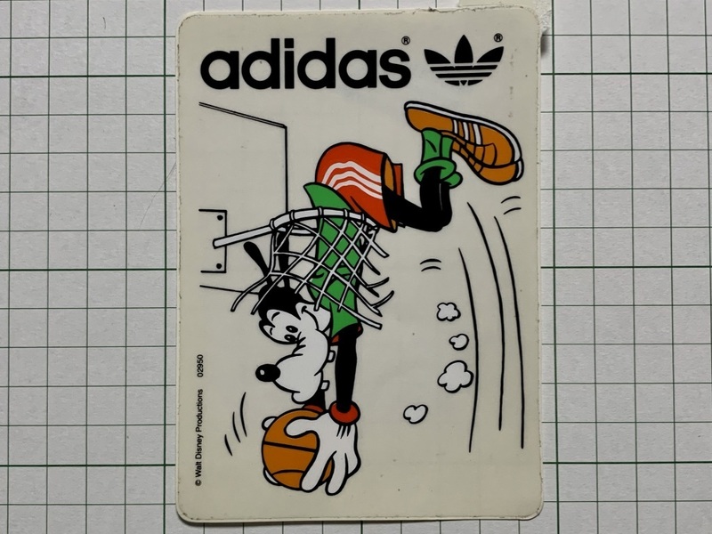 【adidas】【半透明】古い アディダスのステッカー： 1980~1990年代 ディズニー グーフィー バスケ レア 広告 ビンテージ +Sb