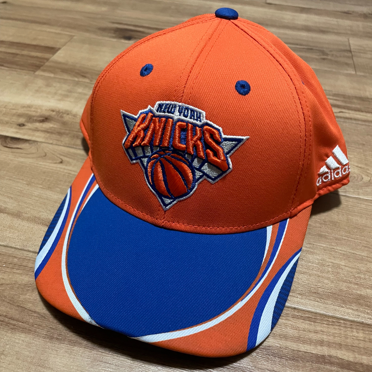 USA正規品 ADIDAS アディダス NBA ニューヨーク ニックス NY KNICKS スナップバックキャップ オレンジ オレンジ 青 バスケットボール