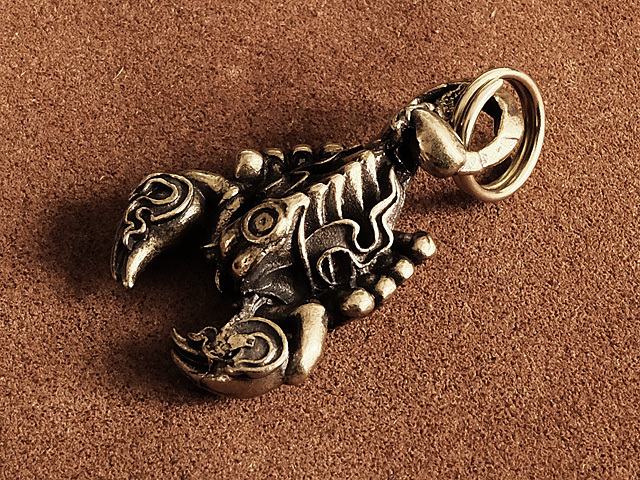 ダブルリング付き 真鍮 サソリキーホルダー（ミニサイズ） 蠍 さそり スコーピオン 星座 昆虫 ブラス 置物 ゴールド キーリング 