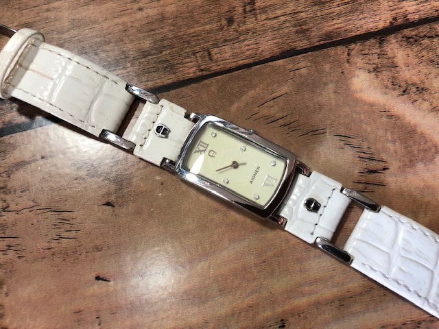 良好程度 ヴィンテージ AIGNER アイグナー Cremona ストーンインデ クリーム系 純正革ベルト クオーツ レディース 腕時計