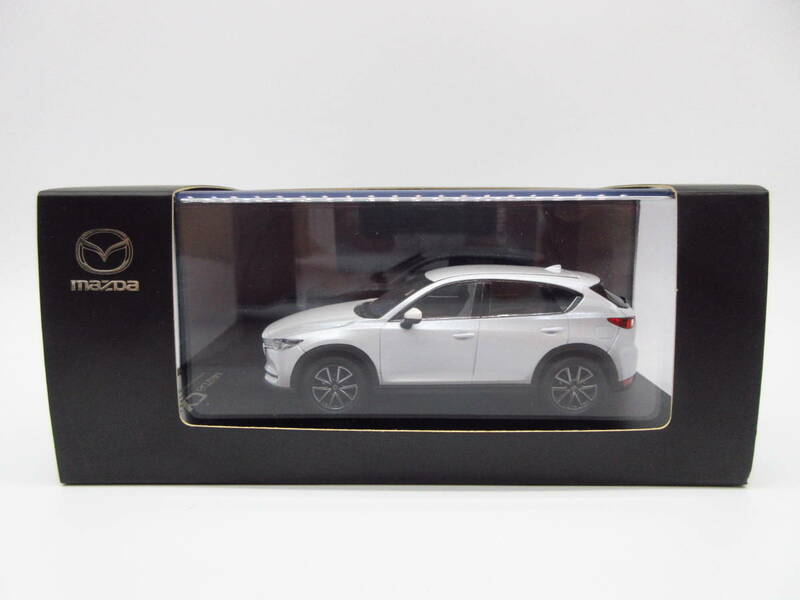 1/43 マツダ MAZDA ディーラー特注 新型CX-5 2代目CX5 ミニカー スノーフレイクホワイトパールマイカ　成約記念 カラーサンプル