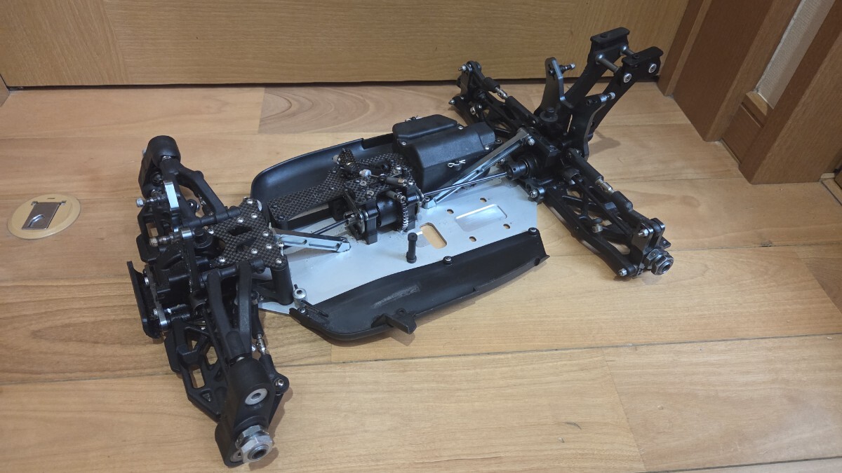 ラジコン エンジンカー 無限精機 MBX5 中古 部品取り シャーシ ハチイチバギー