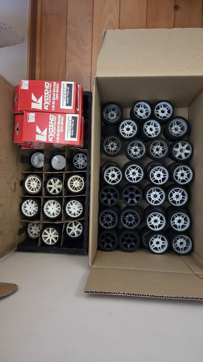 ラジコン エンジンカー用 スポンジタイヤ 中古
