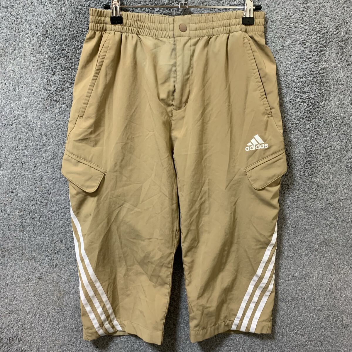 【N白】ADIDAS アディダス カーゴショーツ ナイロンカーゴパンツ サイズS ベージュ 3ライン スリーストライプ メンズ ボトムス 最落なし