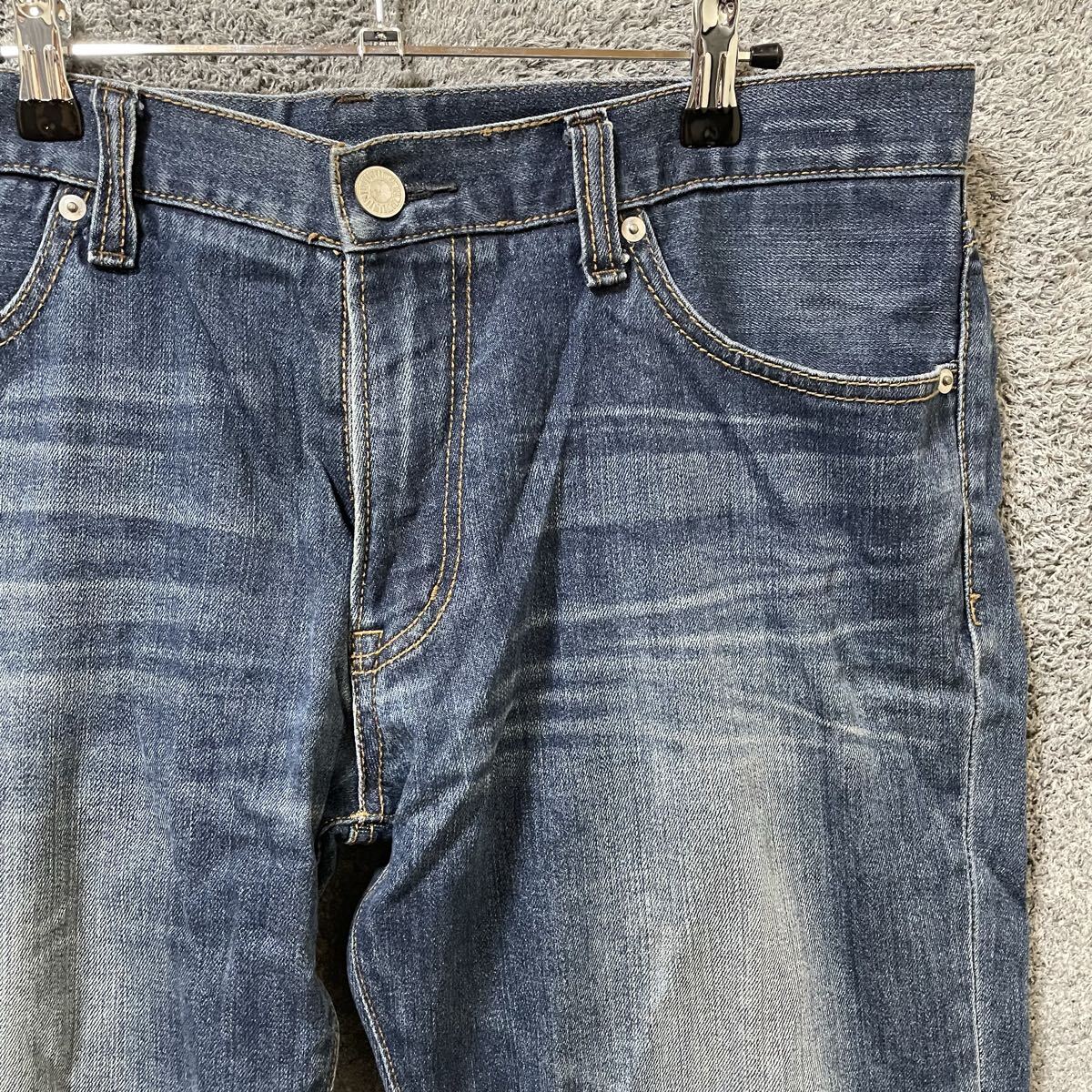 【P赤】 UNIQLO ユニクロ デニムパンツ ジーンズ サイズ36 インディゴブルー 濃紺 ブルー 青 ジーパン UJ パッチ メンズ ボトムス 最落なし