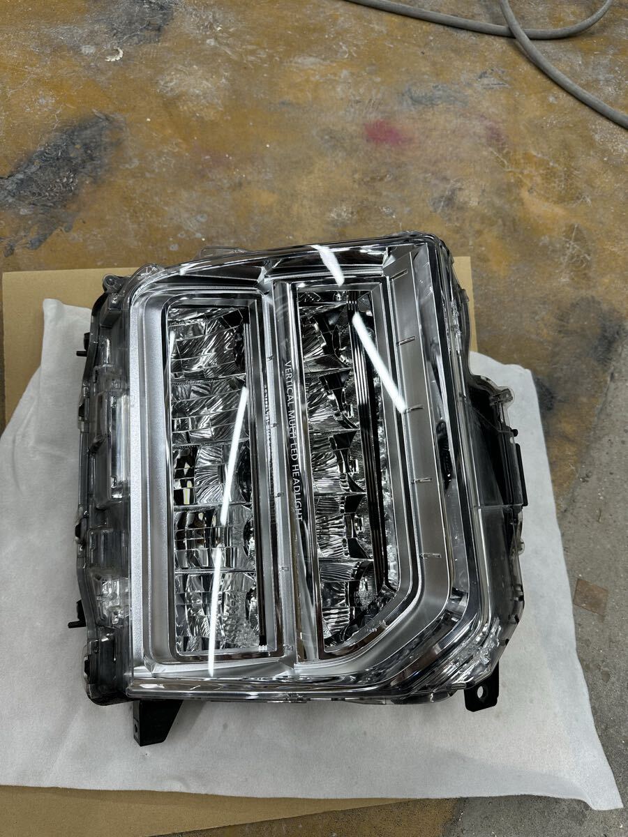 美品 三菱 デリカ D5 デリカD5 後期 純正 右 LED ヘッドライト 8301D168