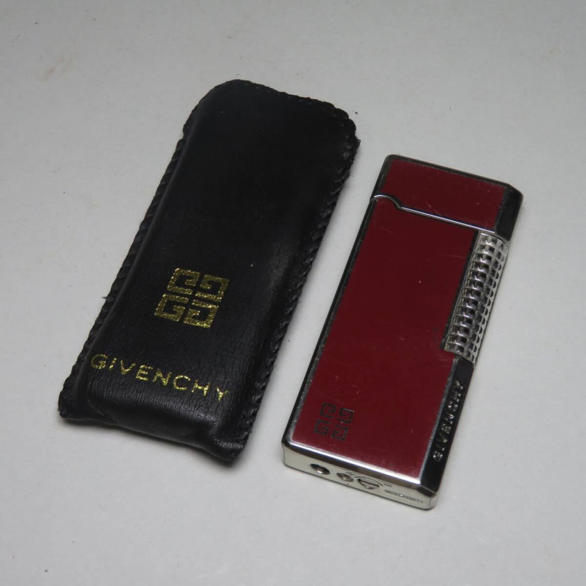 【本物保証】◆GIVENCHY/ジバンシー ヴィンテージ◆ガスライター ボルドー ホルダー付 元箱付 金属彫刻 動作確認OK lot:8047