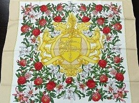A008 BURBERRY バーバリー 花柄 紋章デザイン シルク スカーフ 約85ｘ85cm 現状品 新宿◎