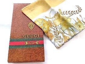 A184【未使用】GUCCI グッチ 花柄 シルク スカーフ 約85ｘ85m 箱付き 現状品 新宿◎
