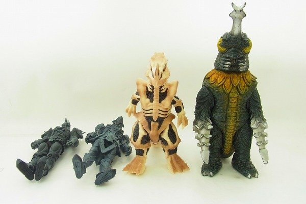 C011-J48-202 ウルトラマン 怪獣 など ソフビ フィギュア 4点セット 現状品③ 渋谷