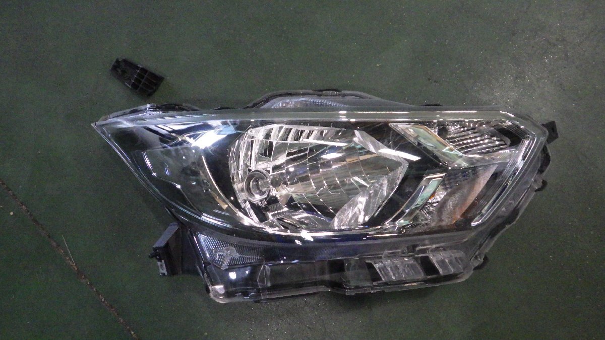 右ヘッドランプ　デイズ　B43W　2022/01　ヘッドライト　コイト100-23775　取り付け部1カ所割れ　欠片あり　