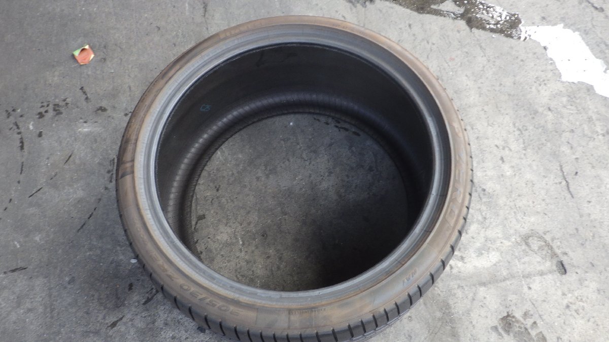 個人宅不可★　PIRELLI　ピレリ―　305/30ZR21　2021年製　タイヤ1本　　Ｅ
