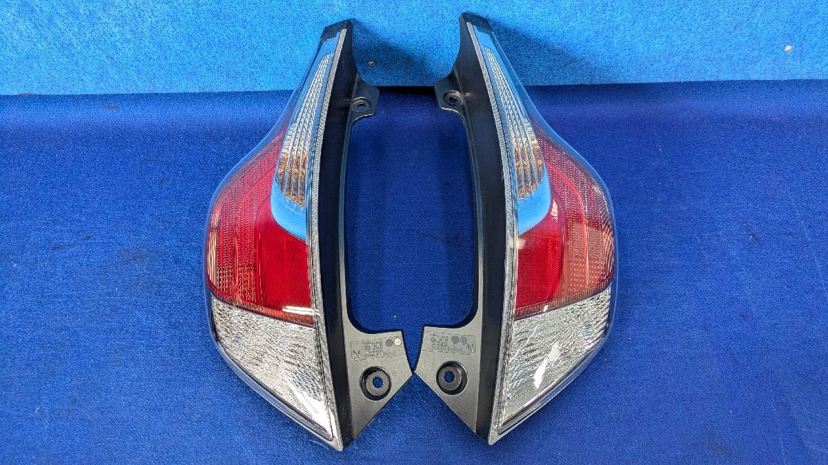 トヨタ　アクア　NHP10　中期　テールランプ　左右セット　点灯OK