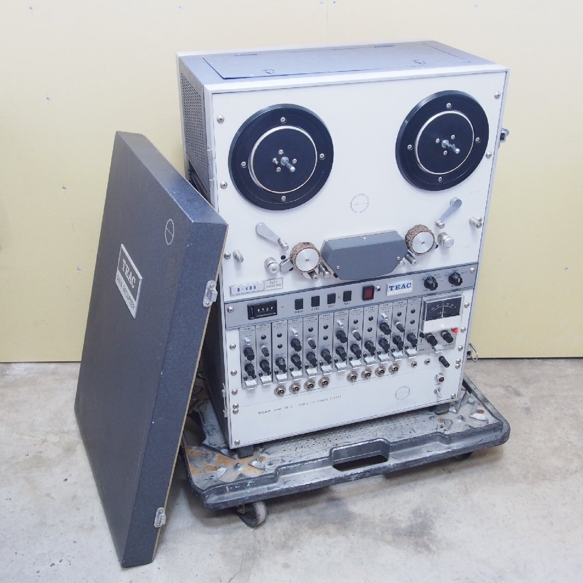 ☆【3H0724-15】 希少 TEAC ティアック データレコーダー R-400 100V 前面カバー付 AD-21 オープンリールデッキ 通電OK ジャンク