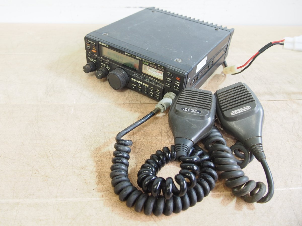 ☆【1T0724-37】 KENWOOD ケンウッド アマチュア無線 TR-751 マイク2台セット オールモードトランシーバー 通電OK ジャンク