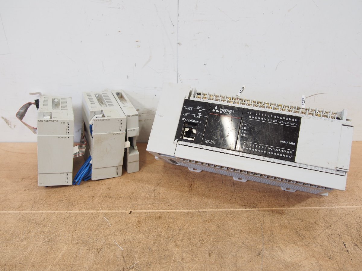 ☆【1T0729-22a2】 MITSUBISHI 三菱電機 シーケンサー FX5U-64MT/DSS FX5-16EYT/ESS FX5-16ET/ESS FX5-CNV-BUS 4台セット ジャンク