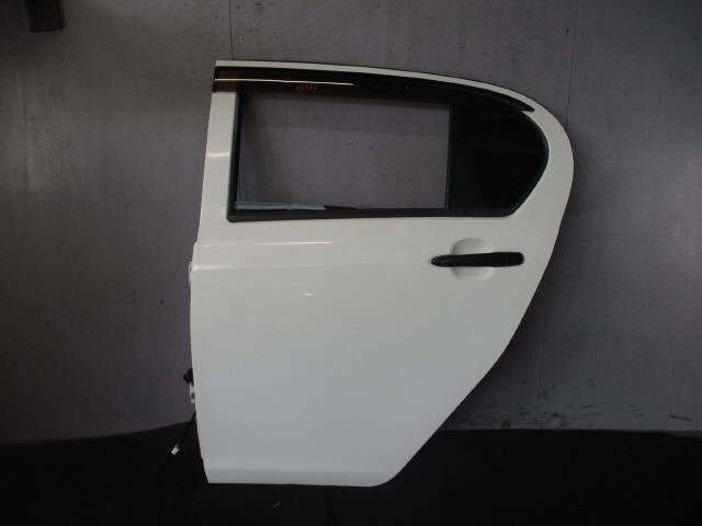 【検査済】 H28年 ミラ イース DBA-LA300S 左リアドア 67004-B2191 白 W09 [ZNo:07002675]