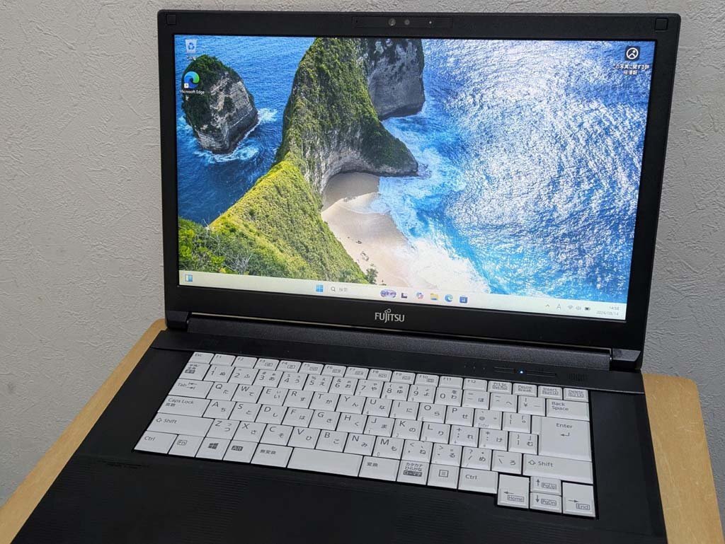 △富士通 A579/B 第8世代i3-8145U RAM8GB SSD256GB Wi-Fi 15.6インチ DVD Windows11Home