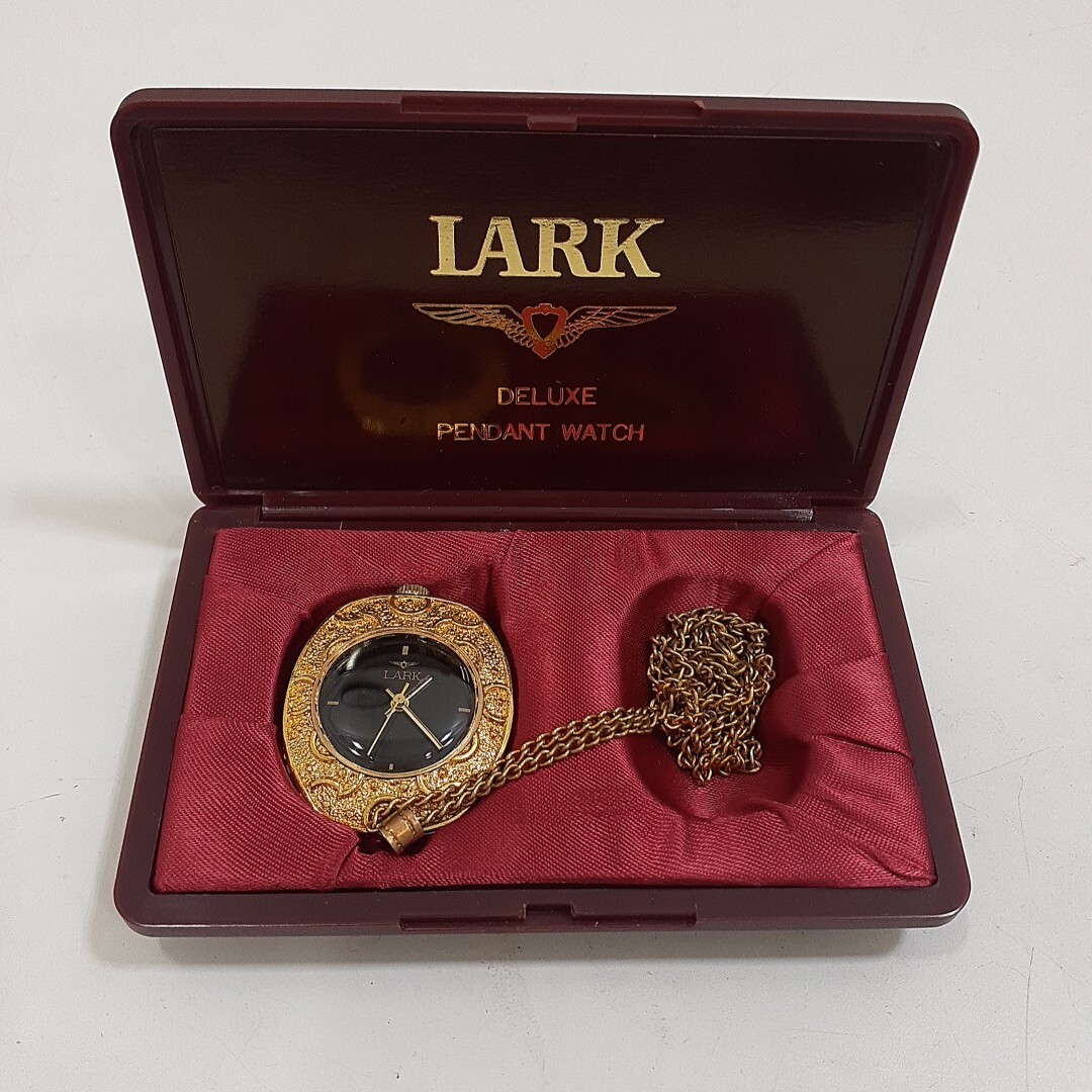 LARK ラーク ケース付き ペンダントウォッチ ゴールドカラー DELUXE PENDANT WATCH 本体揺らすと針動きます 現状品 保管品