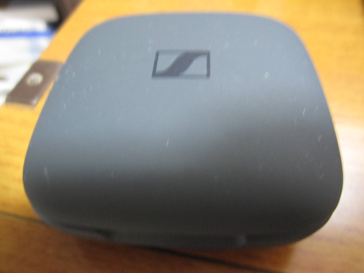 SENNHEISER　ゼンハイザー　 MOMENTUM True Wireless 初代：右耳のみ＋充電ケース と　ERATO APOLLO 7　箱説付　ジャンク 