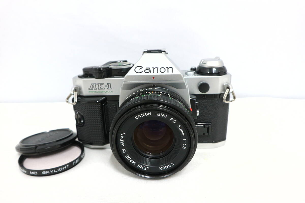 【動作確認済】Canon キャノン AE-1 PROGRAM シルバー + FD 50mm F1.8 標準レンズ 一眼レフ 現状品 Y475
