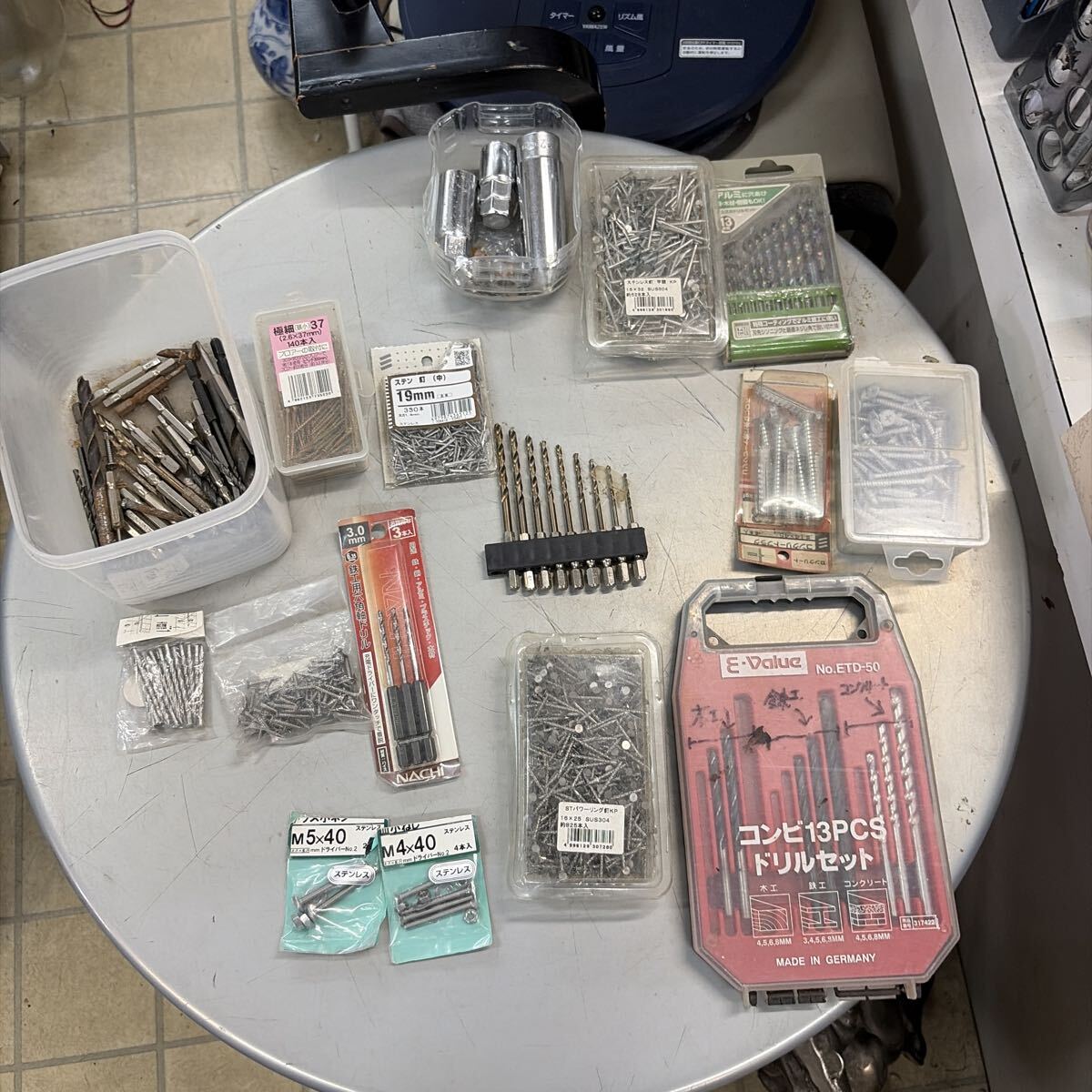 【ジャンク・まとめ売り】E-Value NACHI ドリル刃各種 / ビット大量 / ステン釘 ビス ボルト 金物工具セット DIY・作業用