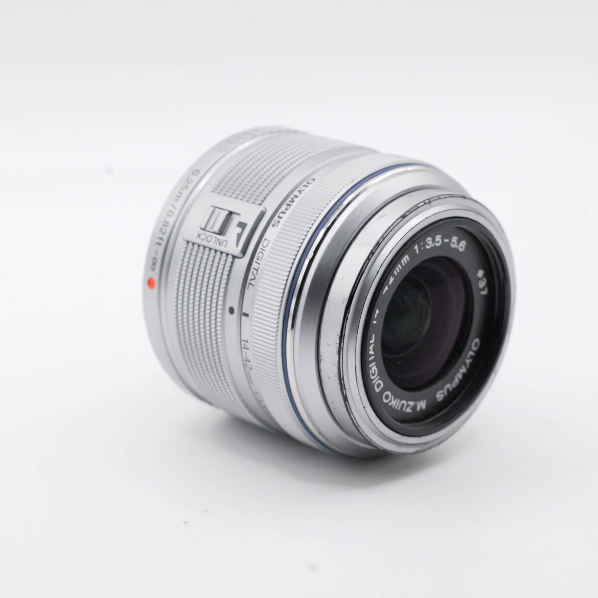 【かめら屋】並品 OLYMPUS オリンパス M.ZUIKO DIGITAL ED 14-42mm f3.5-5.6 II R MSC 標準レンズ 修正痕あり 動作品 Y075