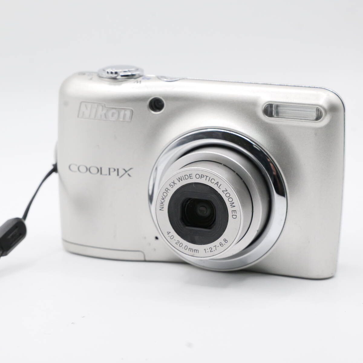 【かめら屋】美品 Nikon COOLPIX L23 ニコン コンパクトデジタルカメラ シルバーカラー 単三電池起動 動作確認済 y076