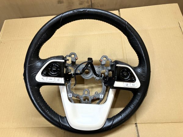 純正　トヨタ 50 プリウス ZVW50 ハンドル ステアリング レザー革 スイッチ付