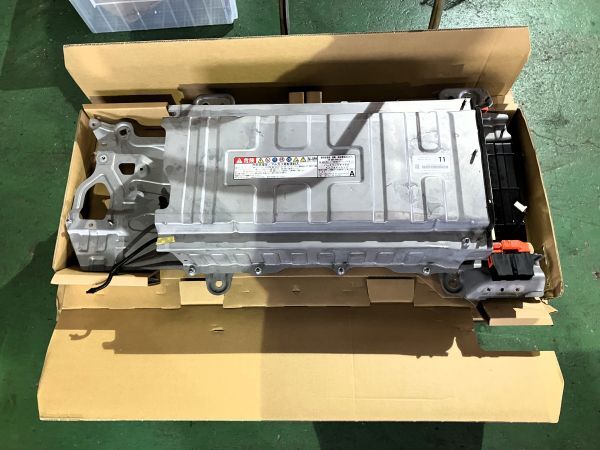 エスクァイア VOXY ヴォクシー ZWR80 ハイブリッドバッテリー G9510-28030 ジャンク