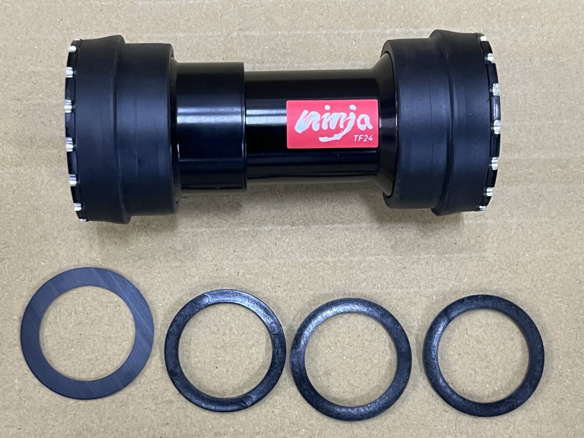 TOKEN ボトムブラケット　BB30　ROAD セラミック　24mmクランクシャフト用
