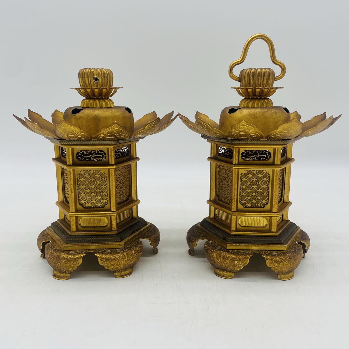 清掃済 重量感有 時代物 六角 吊灯籠 －対 時代箱 銅製 真鍮塗 金灯篭 仏教美術 仏具 吊行灯 燭台 灯籠 和蝋燭 雪洞ぼんぼり燈籠燈篭FTM078