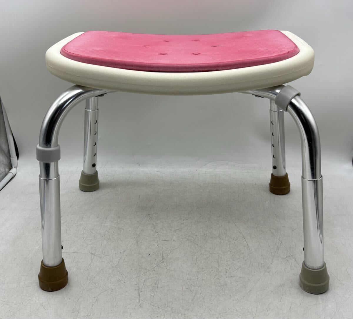 【中古】安寿 シャワー チェア 高さ 約35～45㎝ お風呂 入浴介助 椅子 イス 介護 石鹸垢あり 現状品 DM0805M