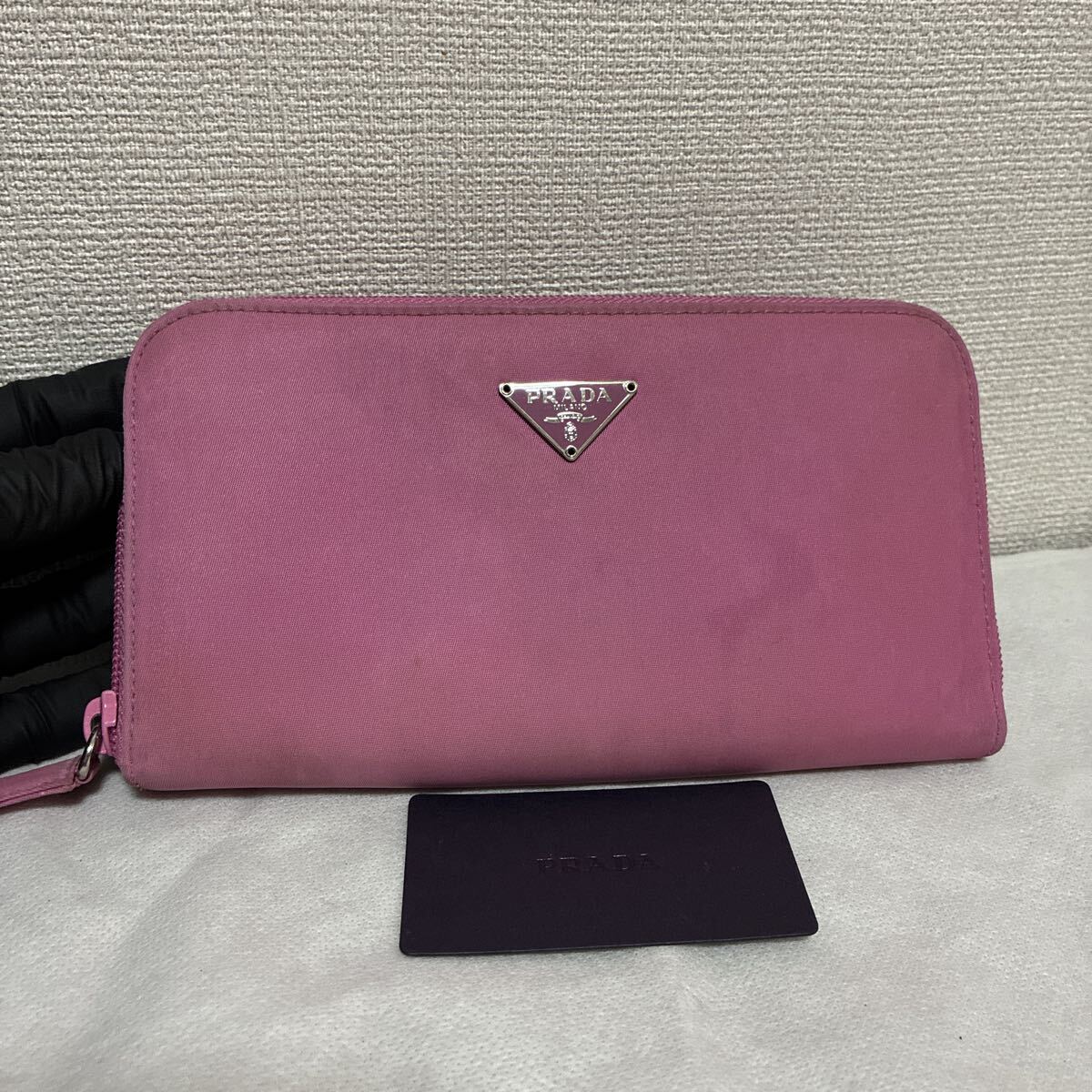 【良品】 PRADA プラダ ラウンドファスナー 長財布 ナイロン素材 三角プレート ピンク カード付き シリアルあり