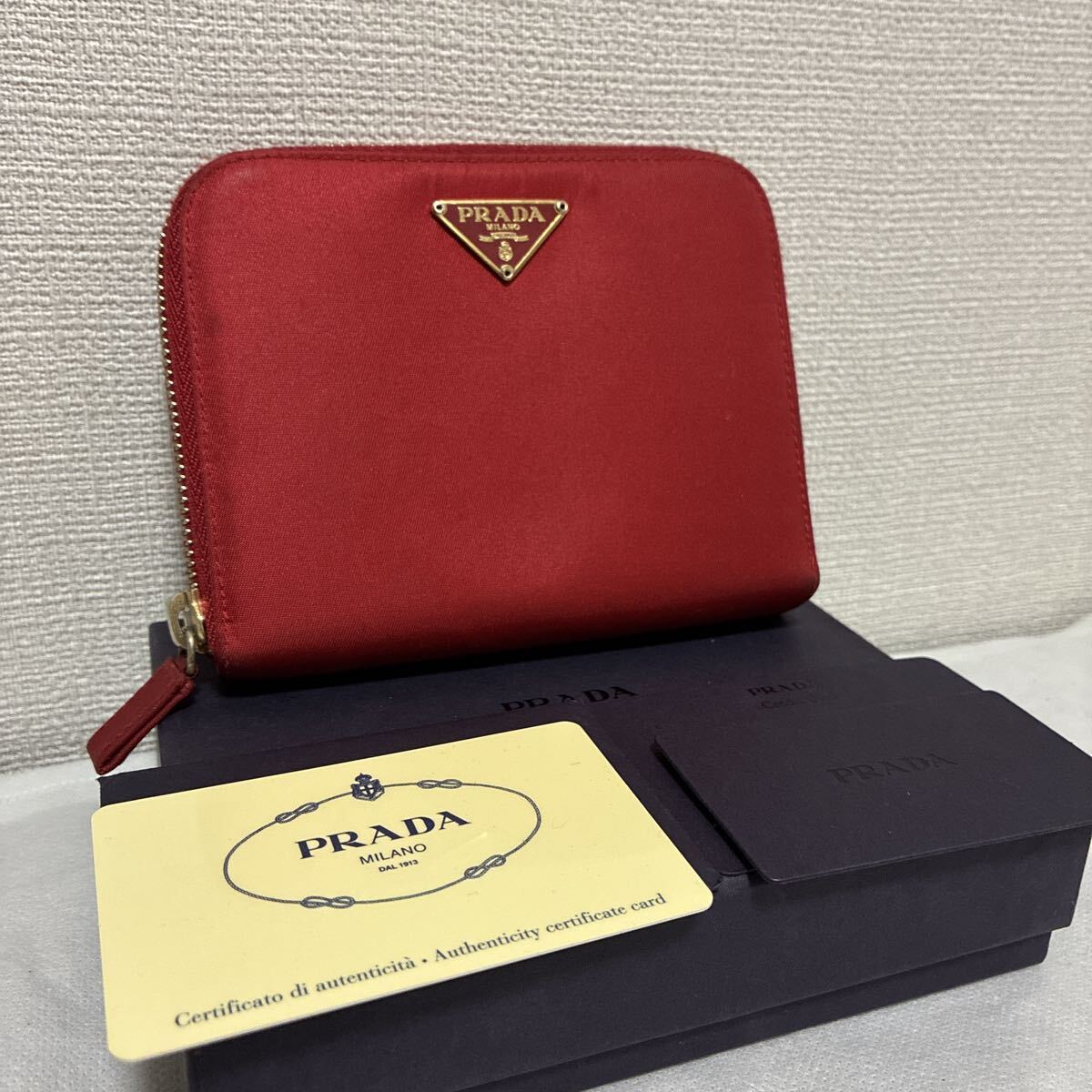 【美品】 PRADA プラダ コンパクトジップ ナイロン素材 三角プレート コインケース レッド 付属品付き 刻印あり