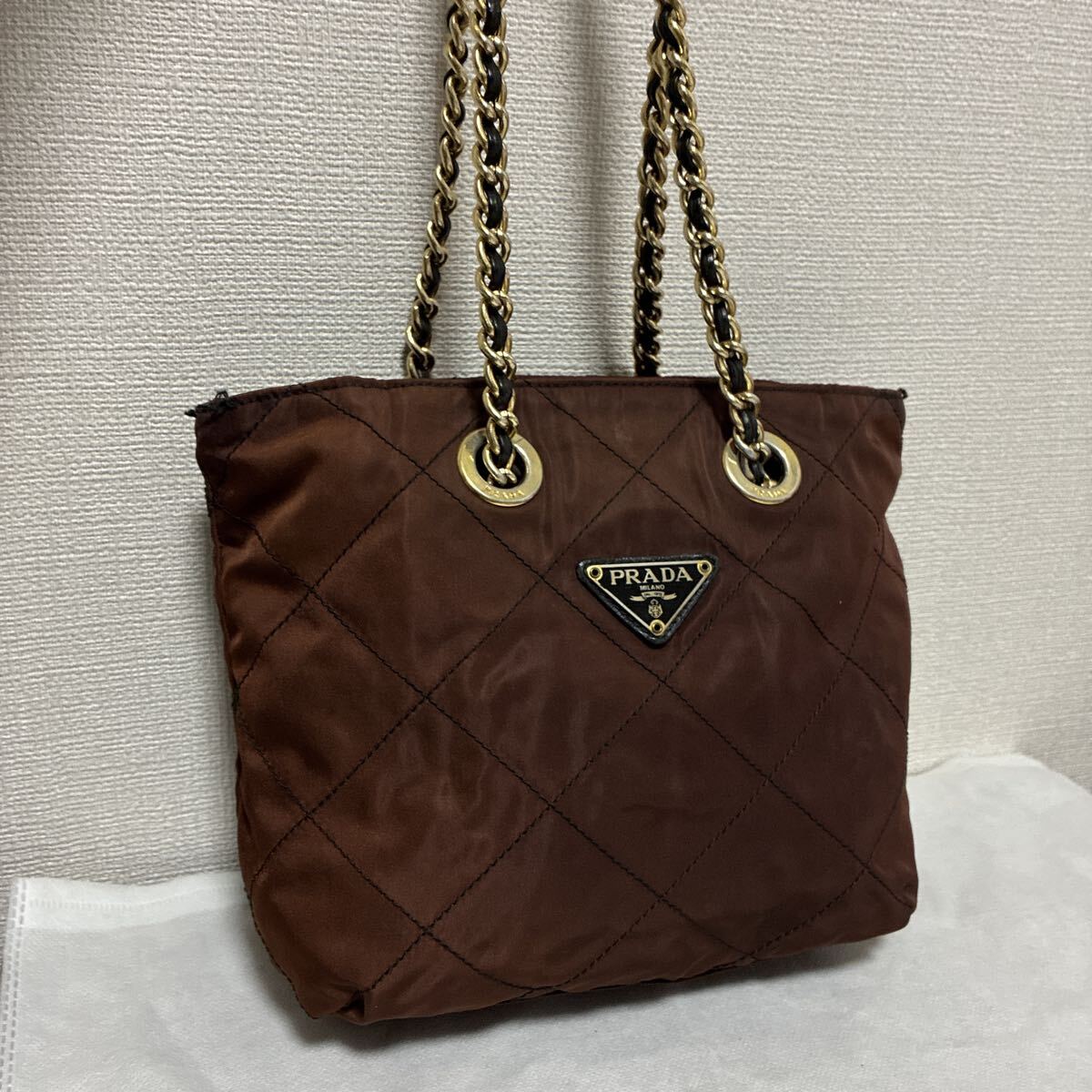 【良品】PRADA プラダ チェーンショルダーバッグ キルティング 三角ロゴプレート ブラウン ナイロン 白タグあり