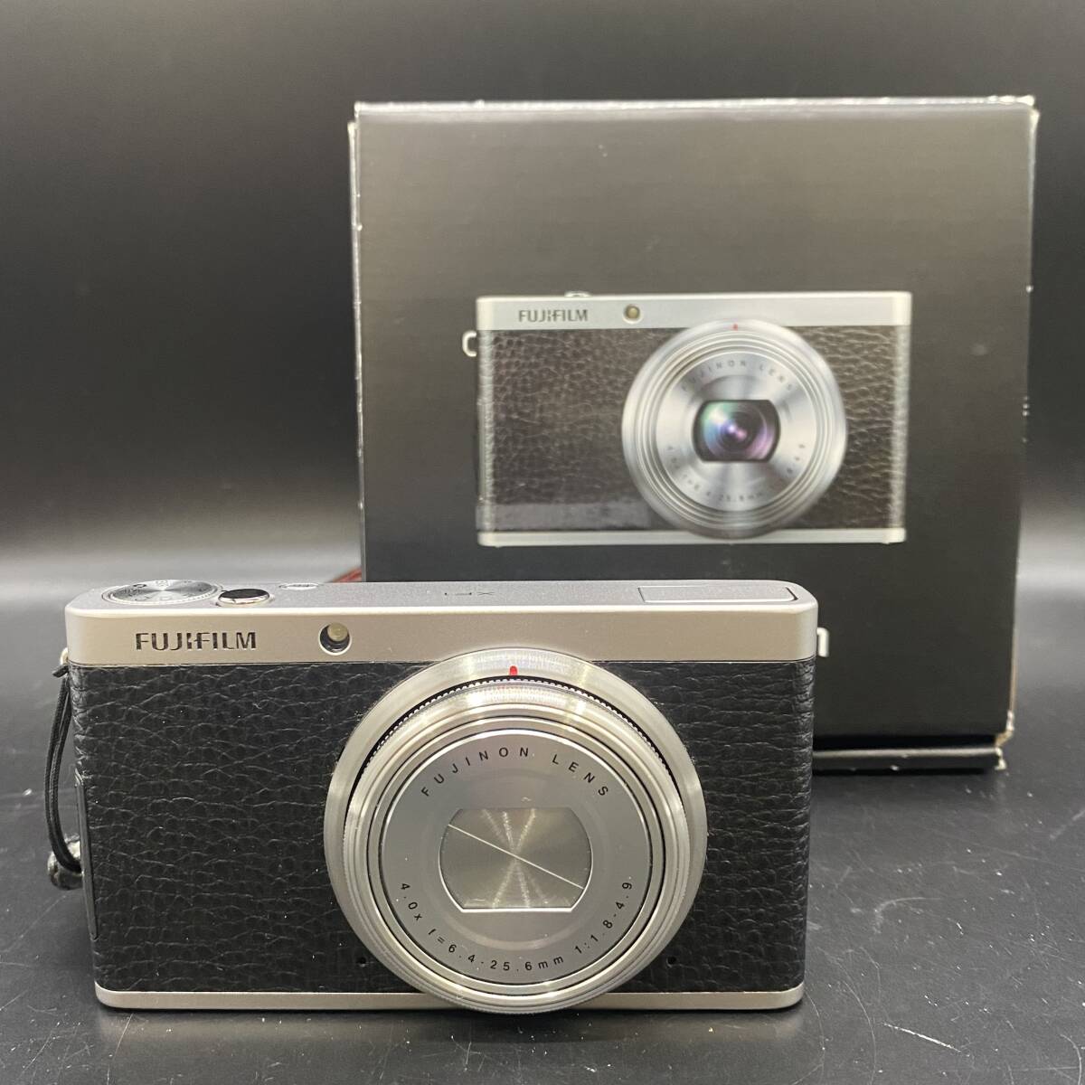 A0986 FUJIFILM フジフィルム XF1 コンパクト デジタル カメラ コンテジ デジカメ ブラック系 箱付き 通電×