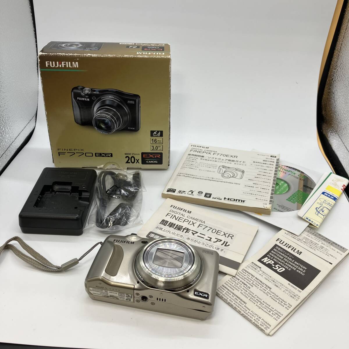 V3778B FUJIFILM フジフィルム FINEPIX F700EXR 元箱・使用説明書・バッテリーチャージャー付 通電・シャッター押下確認済